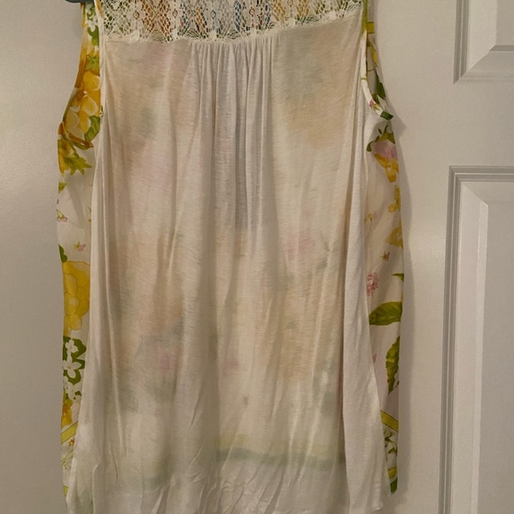 Tiny printed sleeveless top. - Picture 4 of 4